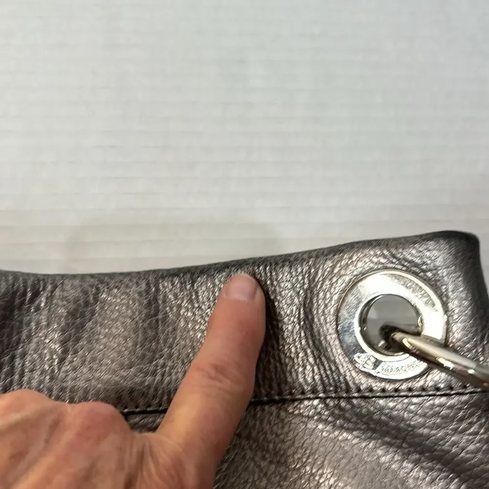 B MAKOWSKY, Metallic Silver soft pebble leather crossbody bag. BEAUTIFUL BAG